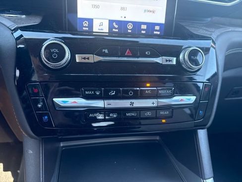 Used 2022 Ford Explorer Platinum w/ Equipment Group 601A AWD/4WD image 24
