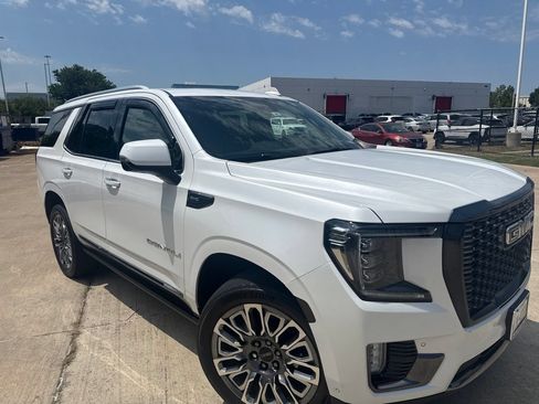 Used 2023 GMC Yukon Denali Ultimate AWD/4WD image 2