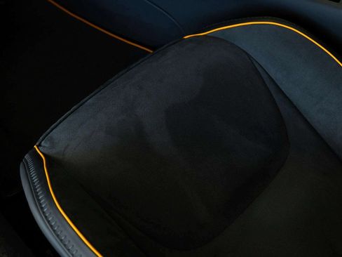 Used 2024 McLaren Artura image 22