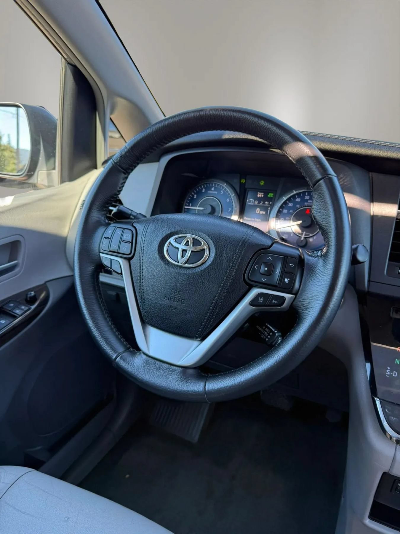 Used 2018 Toyota Sienna XLE w/ XLE Navigation Package FWD image 20