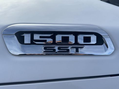 Used 2025 RAM 1500 Laramie AWD/4WD image 36