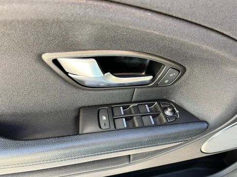 Used 2018 Land Rover Range Rover Evoque SE image 29
