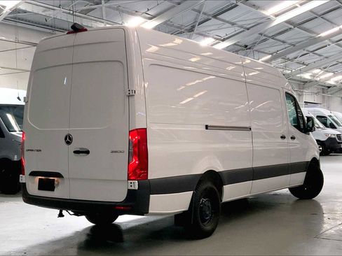 Used 2024 Mercedes-Benz Sprinter 2500 image 5