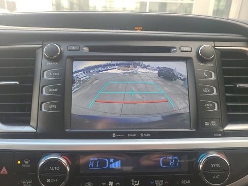 Used 2019 Toyota Highlander XLE image 29