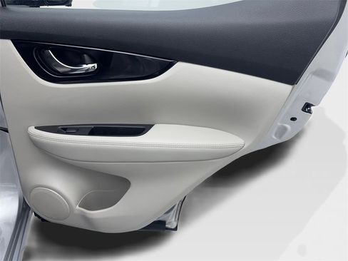 Used 2019 Nissan Rogue Sport SL w/ Premium Package image 43