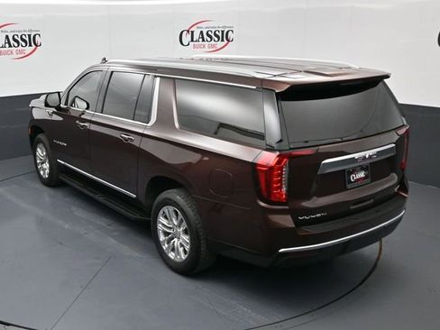 Used 2023 GMC Yukon XL SLT w/ SLT Luxury Package image 15
