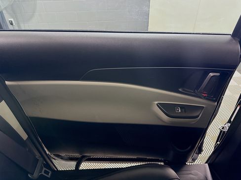 Used 2023 Kia Carnival LX FWD image 26