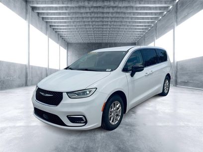 New 2024 Chrysler Pacifica Touring-L