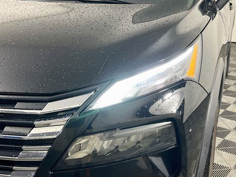 Used 2025 Nissan Rogue SV FWD image 11