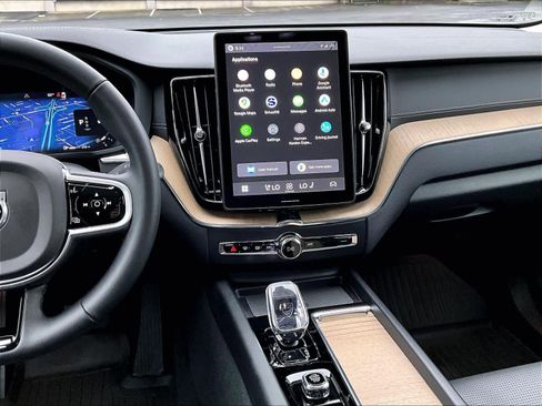 Used 2026 Volvo XC60 B5 Ultra w/ Climate Package image 8