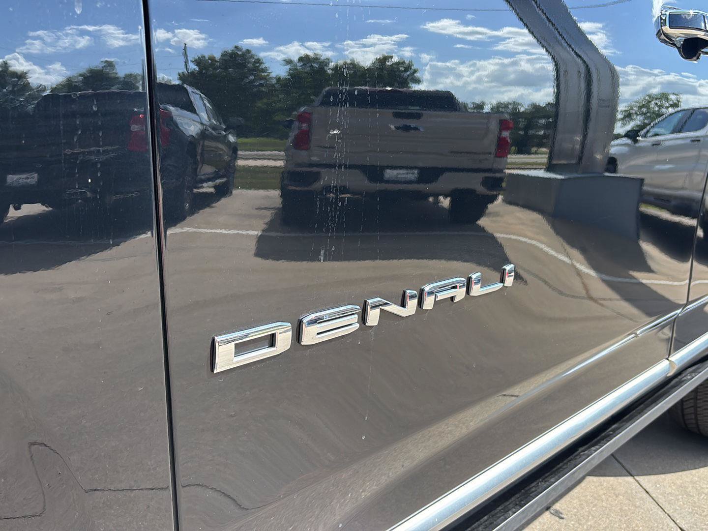Used 2026 GMC Yukon Denali w/ Sun & Power Step Package AWD/4WD image 9