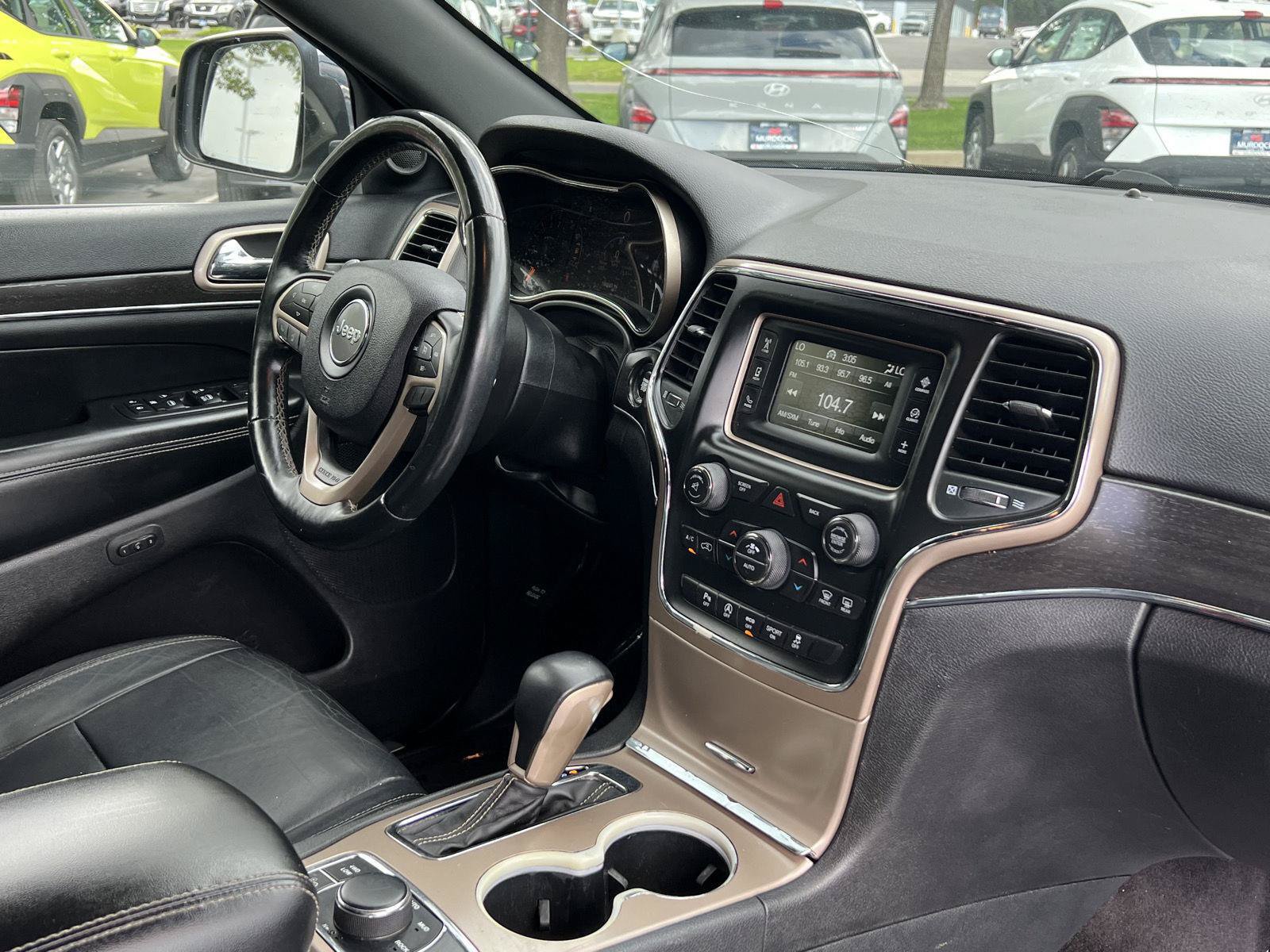 Used 2017 Jeep Grand Cherokee Limited AWD/4WD image 3