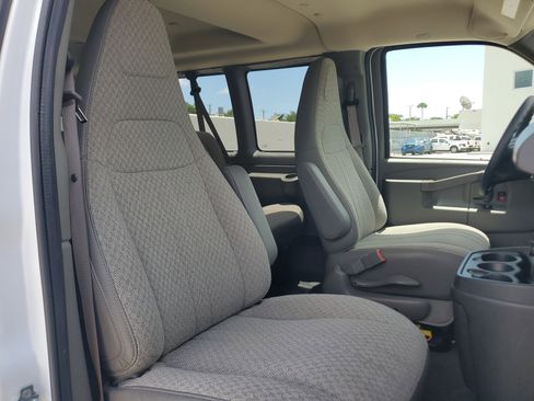 Used 2025 Chevrolet Express 3500 LT w/ LT Preferred Equipment Group RWD image 19