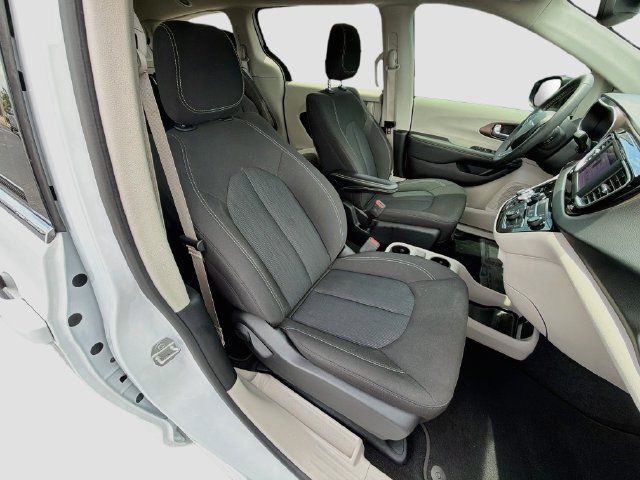Used 2024 Chrysler Voyager LX FWD image 29
