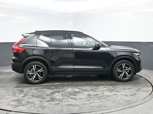 Used 2024 Volvo XC40 B5 Core image 8