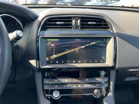 Used 2020 Jaguar F-PACE Premium image 34