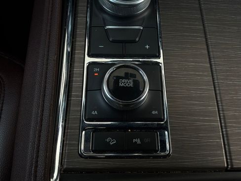 Used 2024 Ford Expedition Limited AWD/4WD image 33