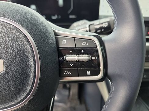 Used 2025 Kia Carnival SX FWD image 41