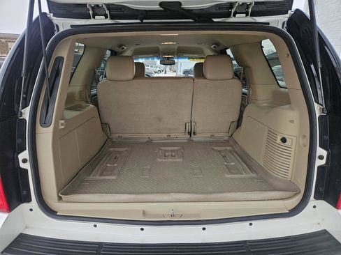 Used 2011 GMC Yukon SLT w/ SLT-2 Equipment Package image 17