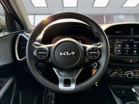 Used 2025 Kia Soul LX w/ LX Technology Package FWD image 15