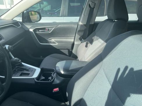 Used 2019 Toyota RAV4 XLE w/ Convenience Package FWD image 5