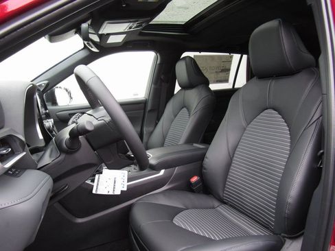 New 2026 Toyota Highlander XSE AWD/4WD image 11