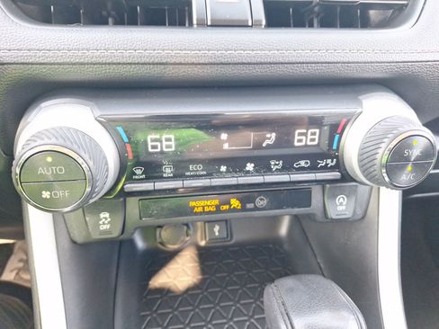 Used 2021 Toyota RAV4 XLE image 27