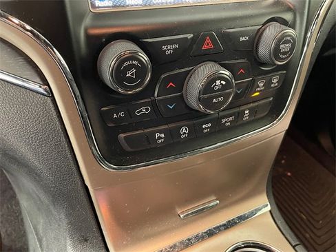 Used 2017 Jeep Grand Cherokee Limited w/ Luxury Group II image 8