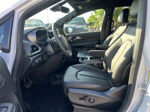 New 2026 Chrysler Pacifica Select w/ S Appearance Package image 15