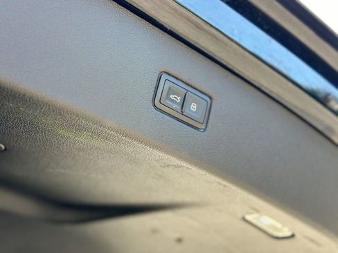 Used 2017 Audi Q7 3.0T Premium Plus w/ Premium Plus Package image 28