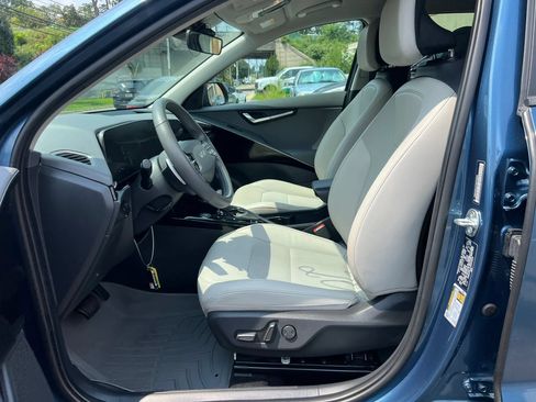 Used 2025 Kia Niro EX FWD image 26