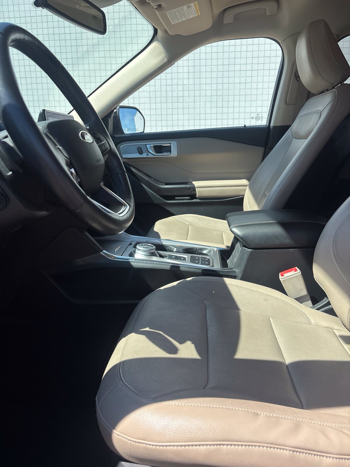 Used 2020 Ford Explorer Limited w/ Class III Trailer Tow Package RWD image 6