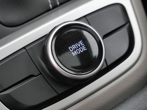 Certified 2025 Hyundai Venue SEL image 27