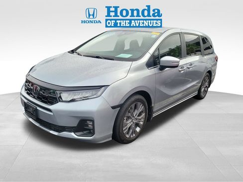 Used 2025 Honda Odyssey Touring image 3