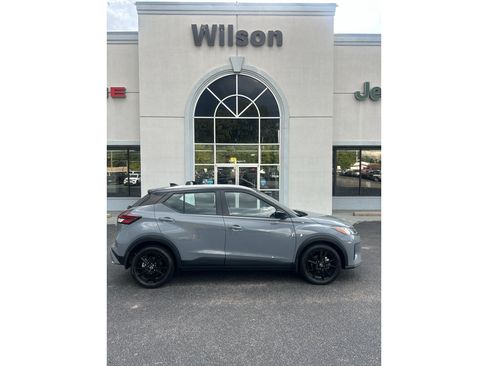 Used 2023 Nissan Kicks SV w/ Interior Electronics Package FWD image 1