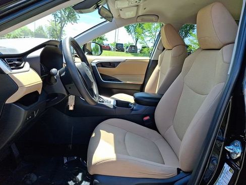 Used 2025 Toyota RAV4 LE AWD/4WD image 13