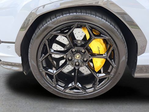 Used 2024 Lamborghini Urus Performante AWD/4WD image 34
