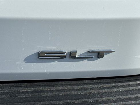 Used 2024 GMC Yukon XL SLT image 12