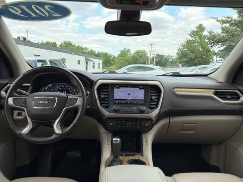 Used 2019 GMC Acadia Denali w/ Technology Package FWD image 21