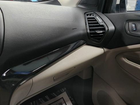 Used 2017 Ford Escape Titanium image 41