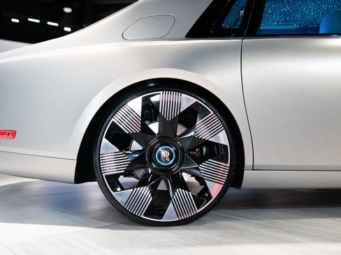 Used 2025 Rolls-Royce Phantom Sedan image 36