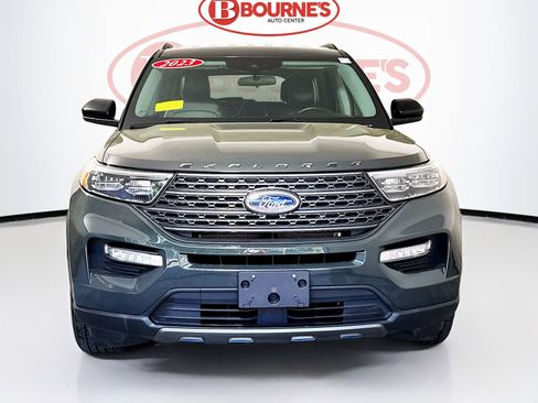 Used 2023 Ford Explorer XLT w/ Equipment Group 202A AWD/4WD image 4