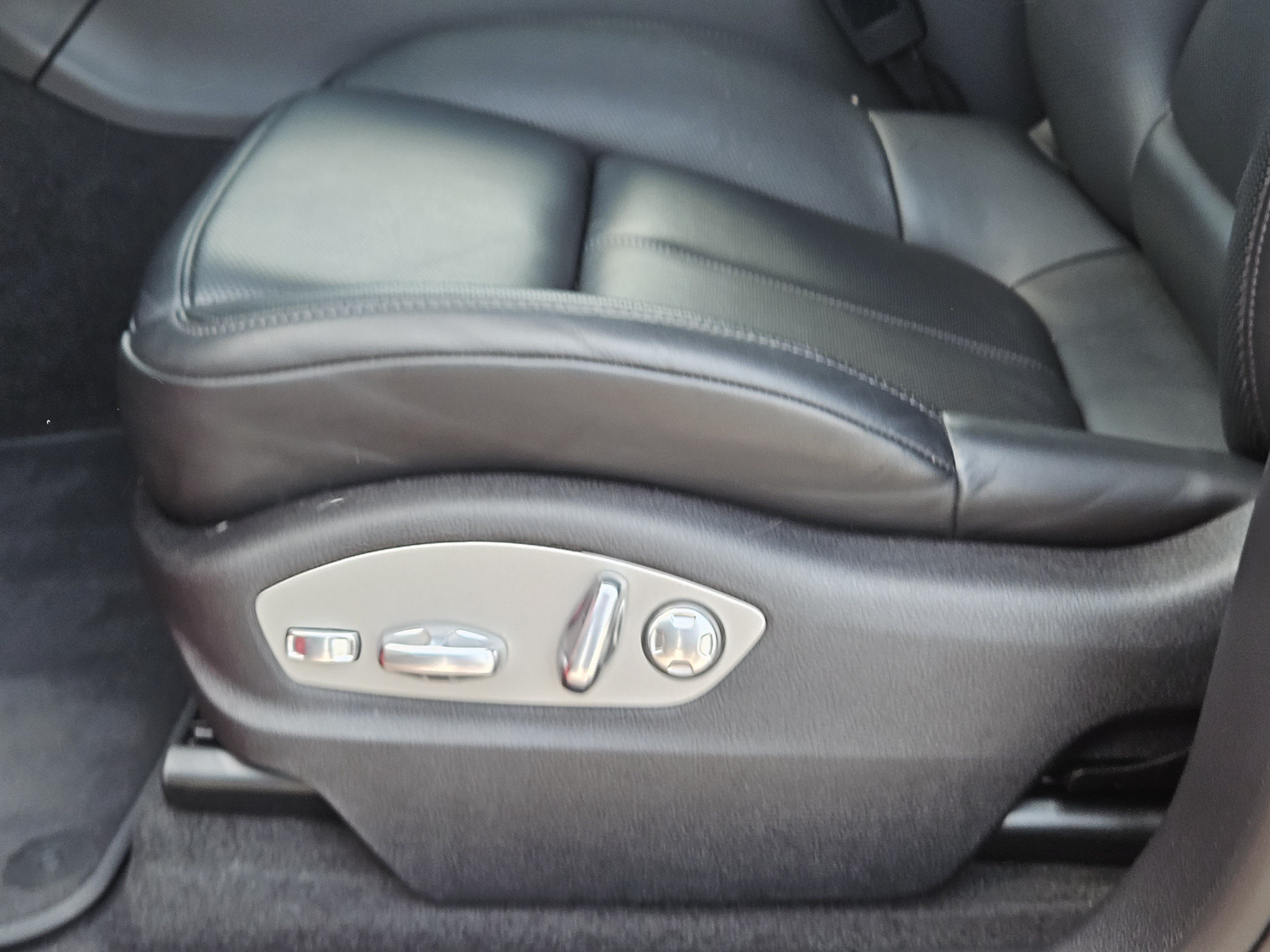 Certified 2026 Porsche Macan AWD/4WD image 23