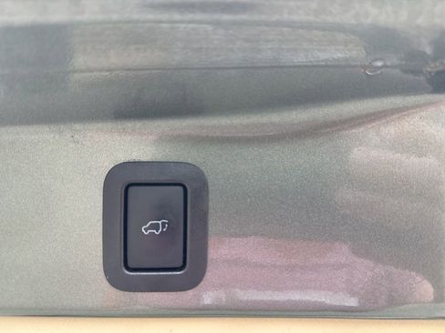 Used 2017 Toyota Highlander XLE w/ Carpet Mat Package AWD/4WD image 23