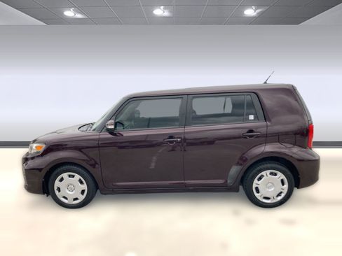 Used 2012 Scion xB image 2
