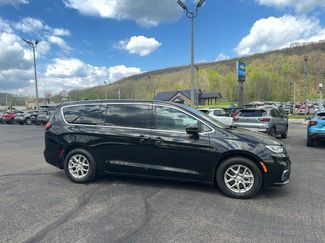 Used 2025 Chrysler Pacifica Select FWD video 3
