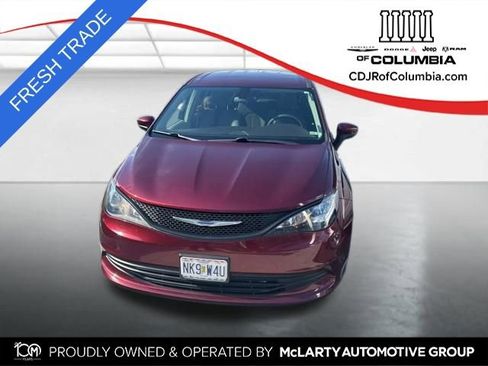 Used 2018 Chrysler Pacifica L FWD image 1
