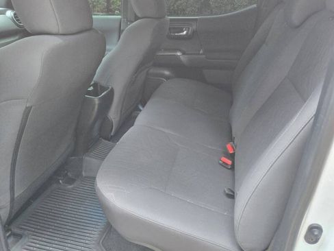 Used 2018 Toyota Tacoma TRD Sport RWD image 12