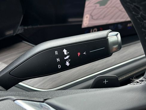 New 2025 Chevrolet Suburban Premier image 24