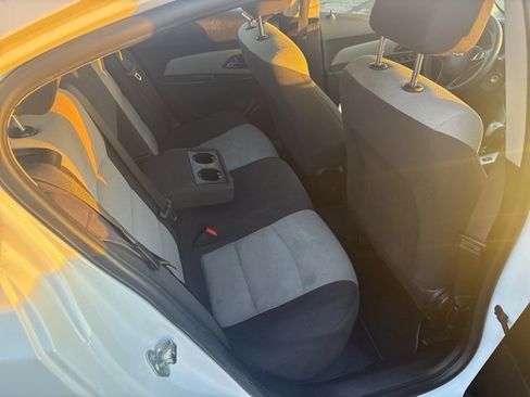 Used 2014 Chevrolet Cruze LS image 6